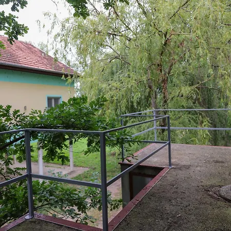 Holiday home Kuca Na Drvetu